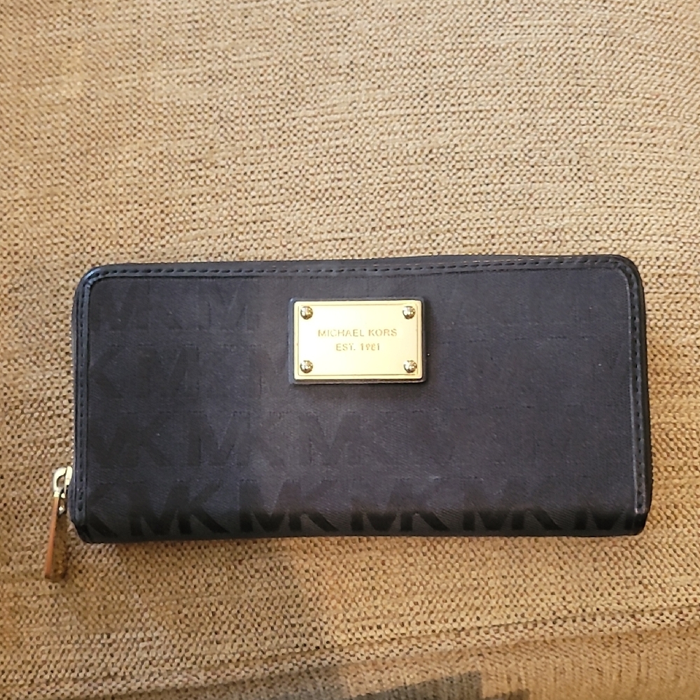Michael Kors Dark Wallet with Gold Plate